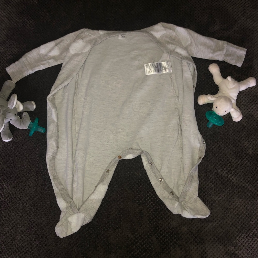 💕 Baby GAP Heart Onesies 💕 - Picture 2 of 8